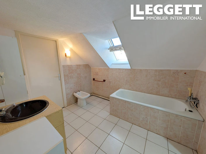 Image No.10-2 Bed House for sale