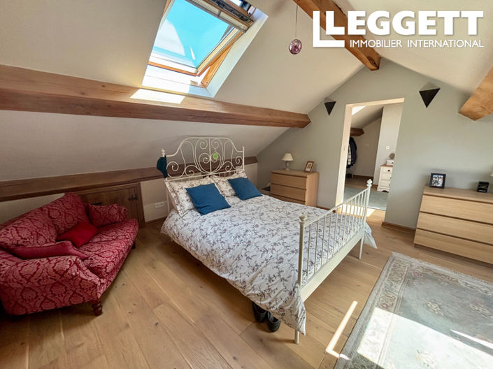 Image No.7-7 Bed House for sale