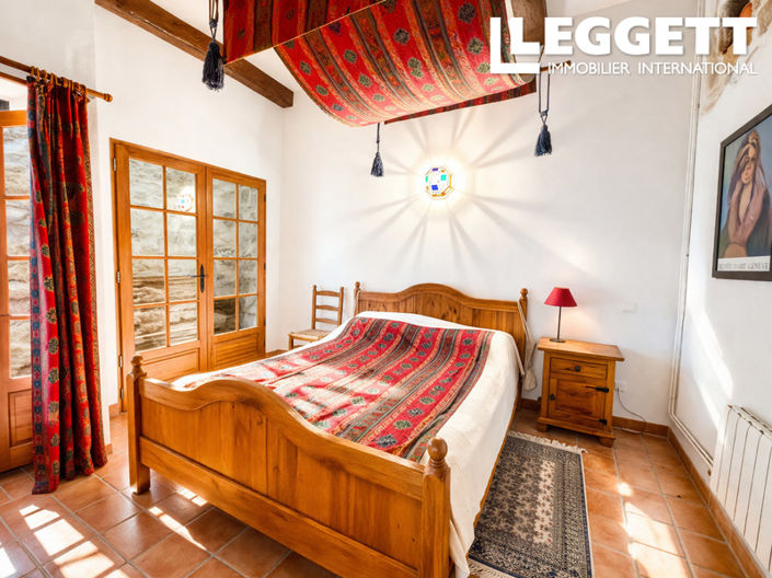 Image No.9-5 Bed House for sale