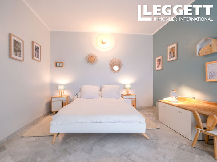 Image No.10-3 Bed Apartment for sale