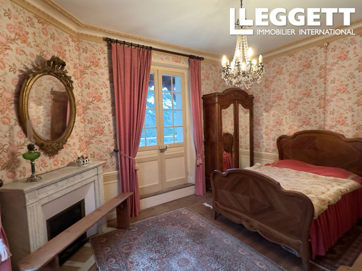 Image No.9-6 Bed House for sale