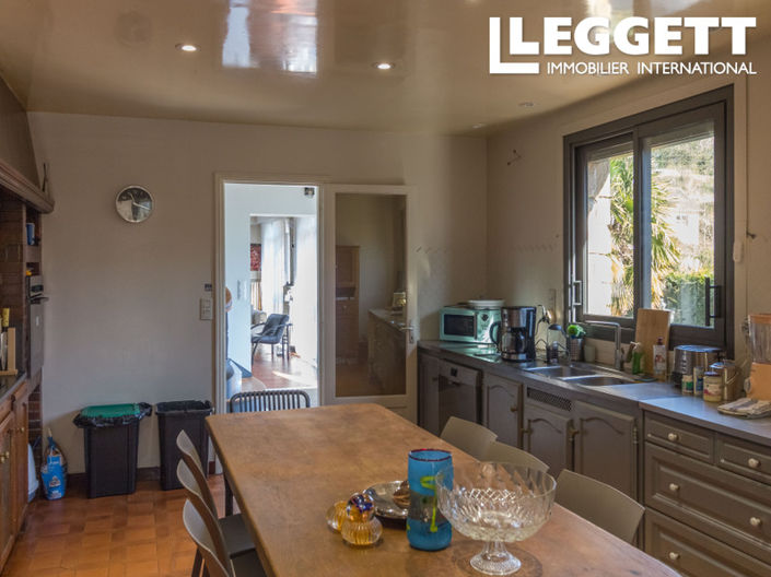 Image No.6-6 Bed House for sale
