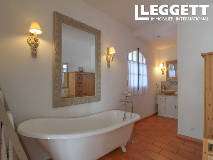 Image No.7-6 Bed House for sale