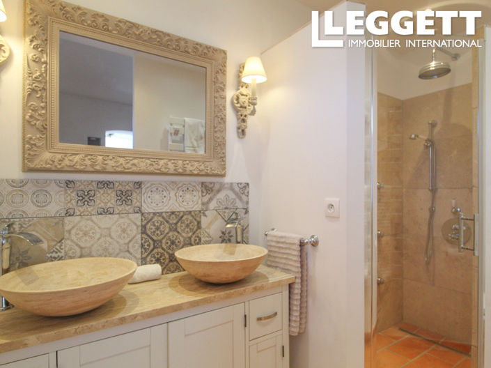 Image No.7-6 Bed House for sale