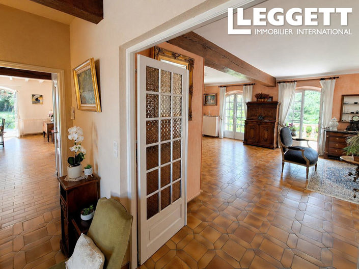 Image No.2-6 Bed House for sale