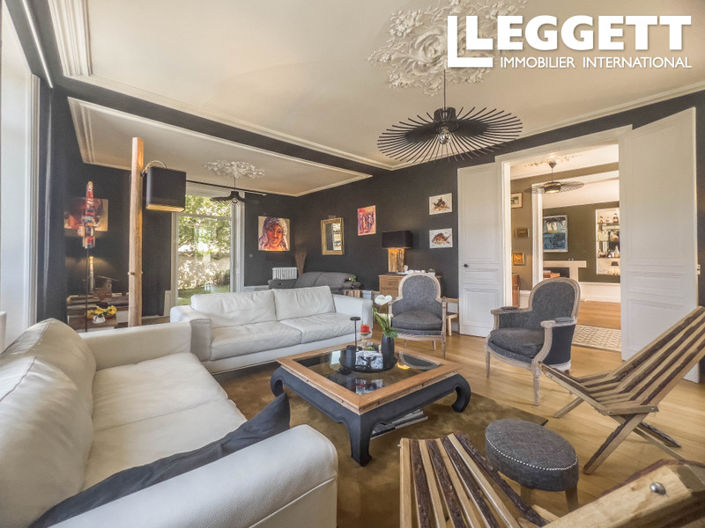 Image No.8-5 Bed House for sale