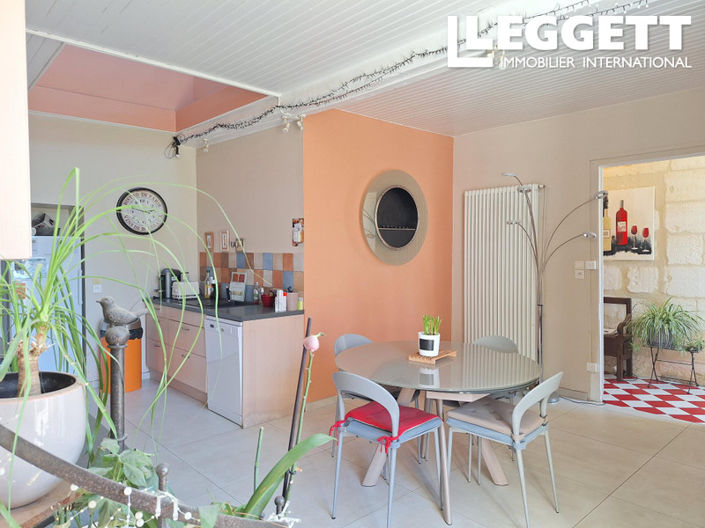 Image No.6-8 Bed House for sale