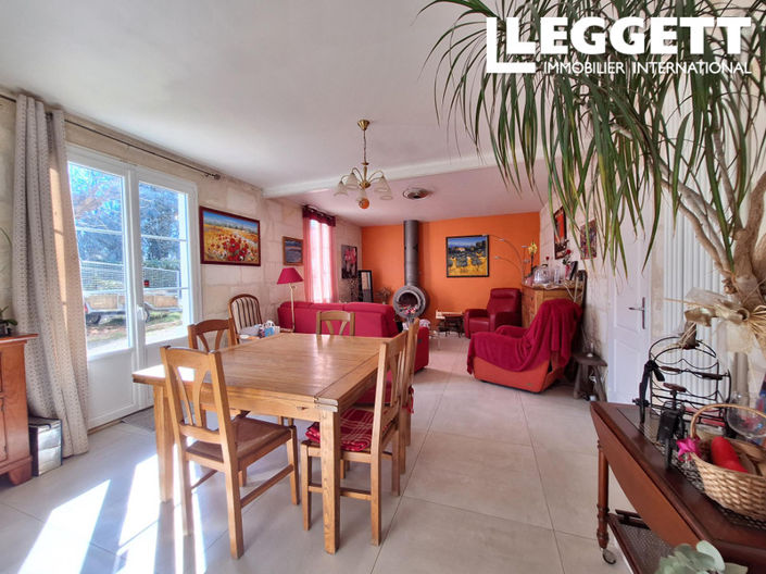 Image No.8-8 Bed House for sale