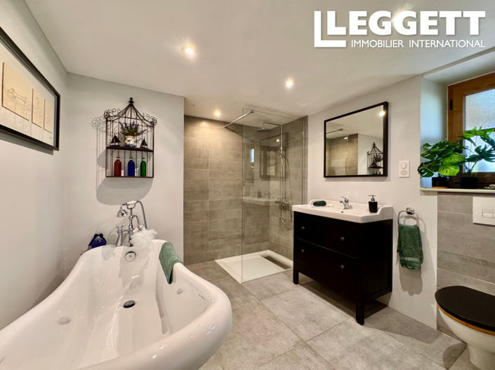 Image No.10-3 Bed House for sale