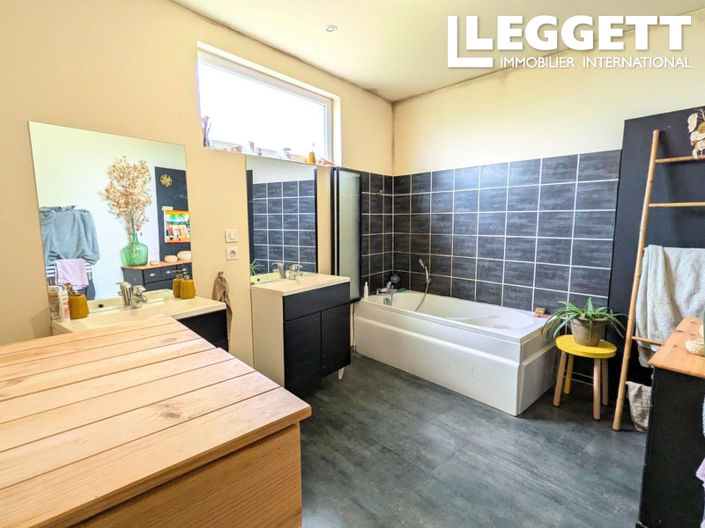 Image No.10-5 Bed House for sale