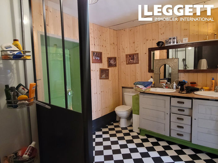 Image No.8-6 Bed House for sale