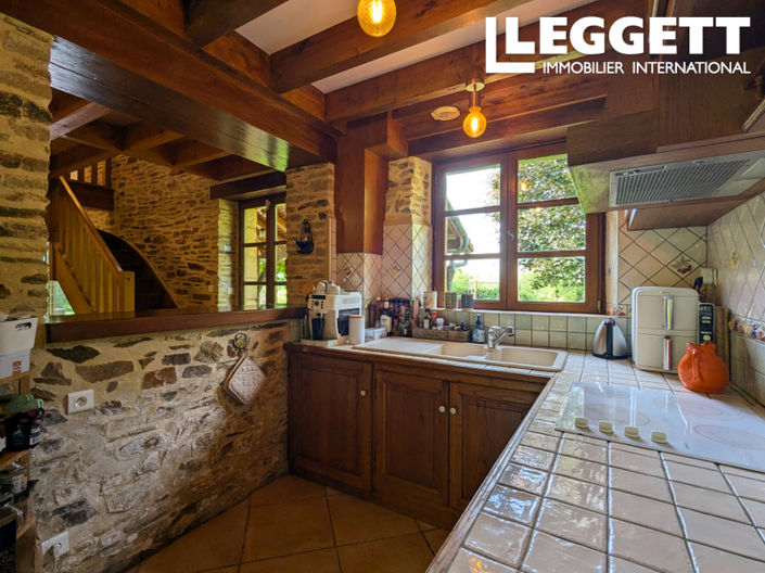 Image No.8-5 Bed House for sale