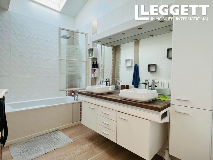 Image No.7-4 Bed House for sale