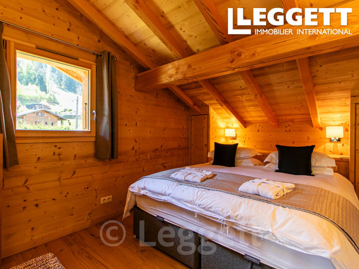 Image No.8-4 Bed House for sale