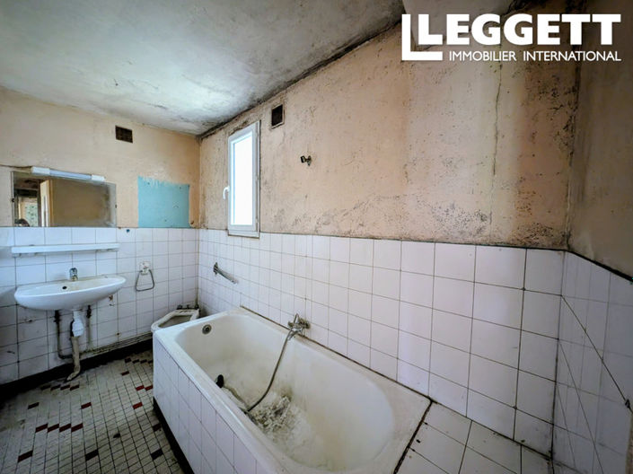 Image No.5-2 Bed House for sale