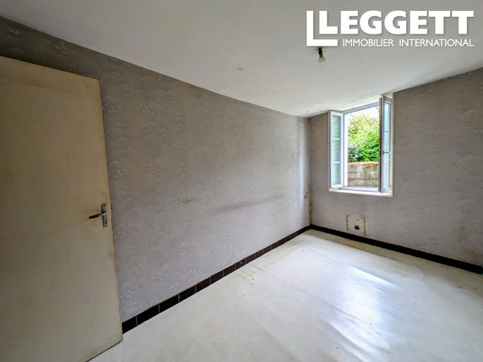 Image No.8-2 Bed House for sale