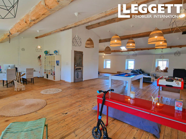 Image No.8-7 Bed House for sale