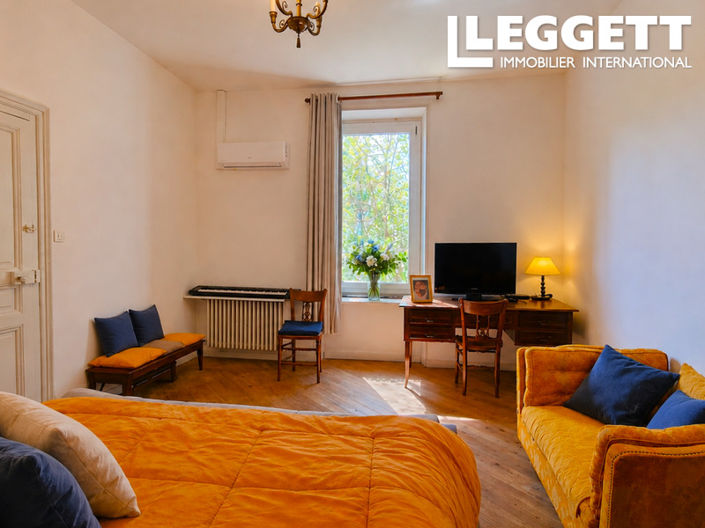 Image No.9-7 Bed House for sale