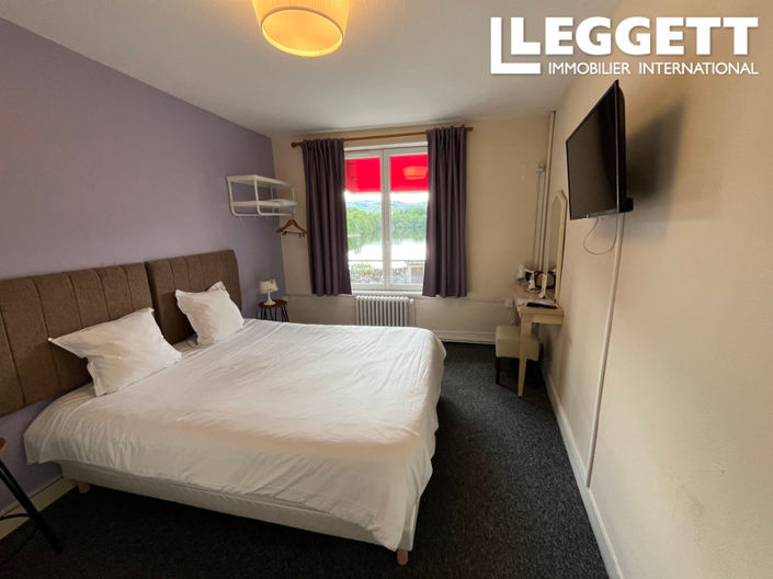 Image No.10-14 Bed Commercial for sale