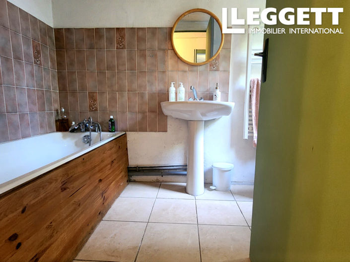 Image No.6-3 Bed House for sale