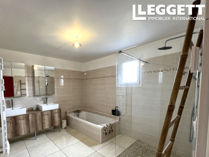 Image No.8-3 Bed House for sale