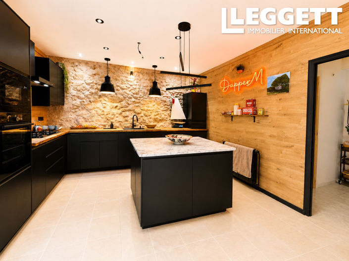 Image No.10-3 Bed House for sale