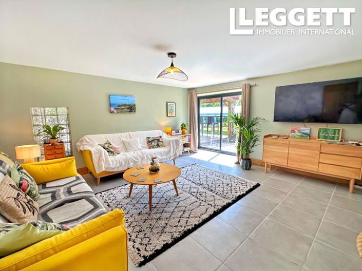 Image No.7-7 Bed House for sale