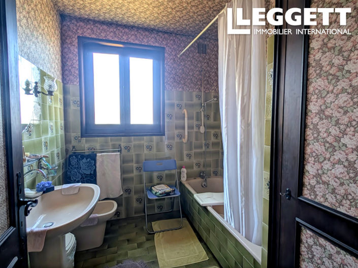 Image No.8-4 Bed House for sale