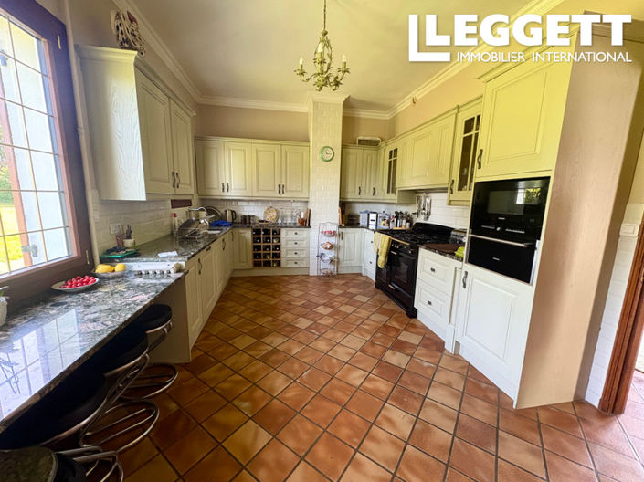 Image No.3-5 Bed House for sale