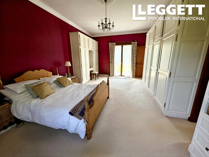 Image No.6-5 Bed House for sale