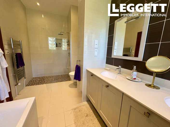 Image No.7-5 Bed House for sale