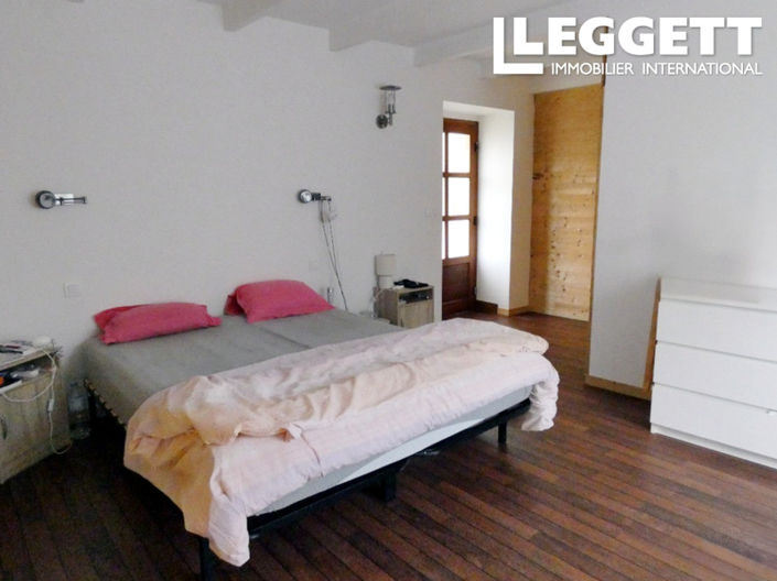 Image No.6-6 Bed House for sale