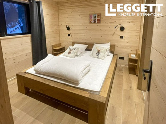 Image No.7-6 Bed House for sale