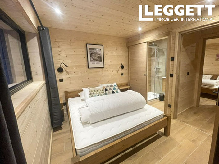 Image No.9-6 Bed House for sale