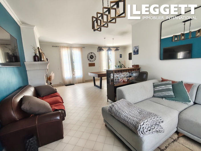Image No.6-5 Bed House for sale