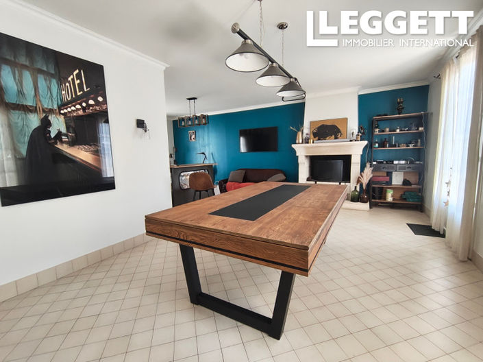 Image No.8-5 Bed House for sale