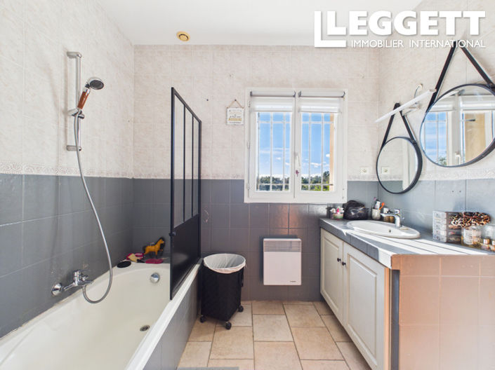 Image No.8-5 Bed House for sale