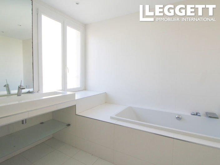 Image No.9-3 Bed Apartment for sale