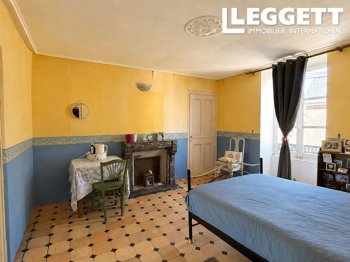 Image No.7-6 Bed House for sale