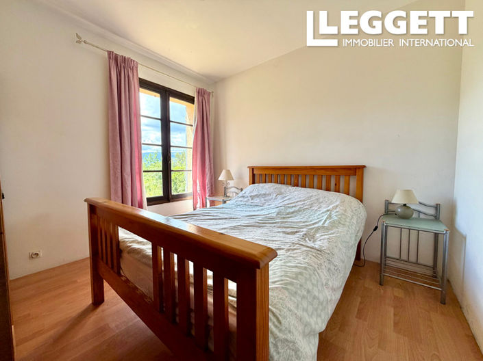 Image No.10-4 Bed House for sale