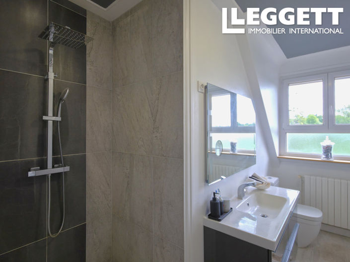 Image No.8-4 Bed House for sale