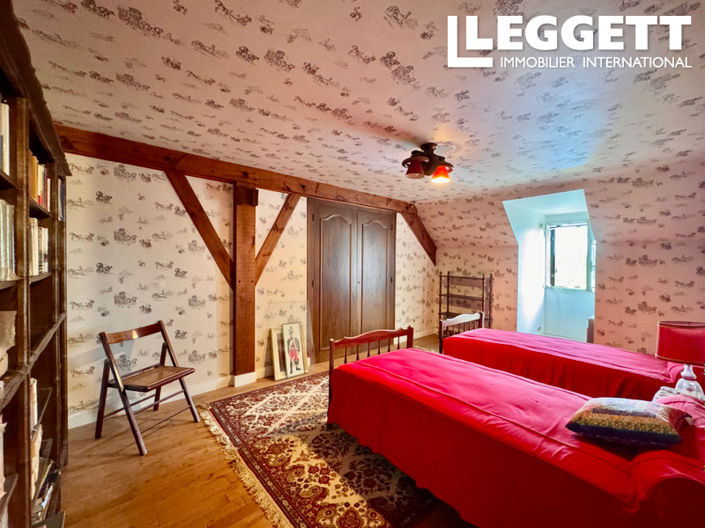 Image No.9-6 Bed House for sale