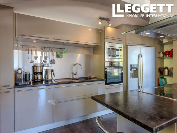 Image No.6-5 Bed House for sale