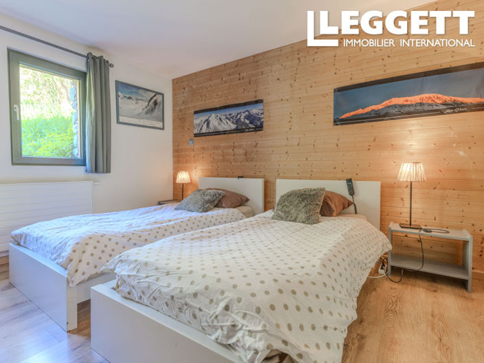 Image No.7-5 Bed House for sale