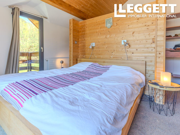 Image No.8-5 Bed House for sale