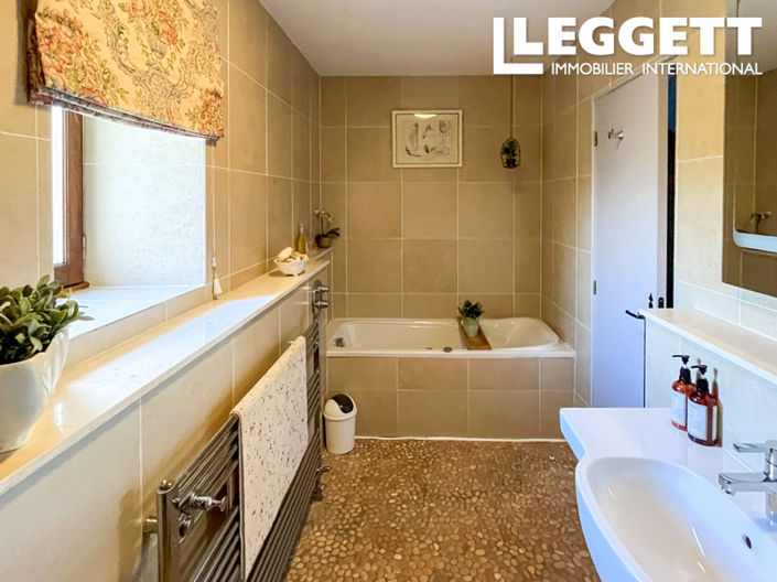 Image No.9-9 Bed House for sale