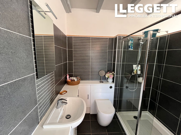 Image No.8-5 Bed House for sale