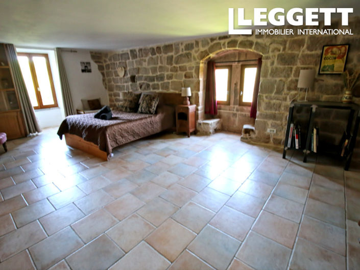 Image No.10-6 Bed House for sale