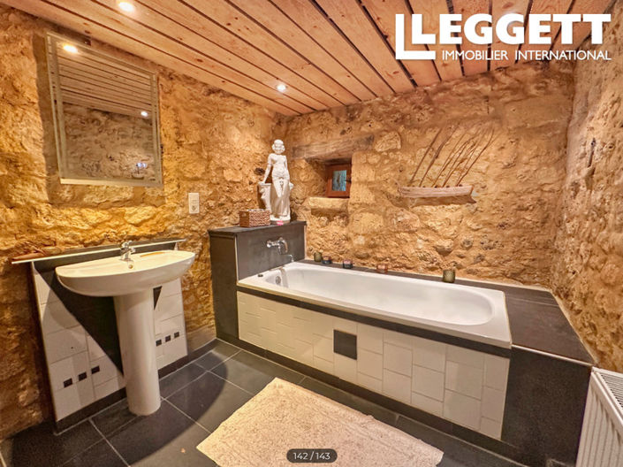 Image No.6-5 Bed House for sale