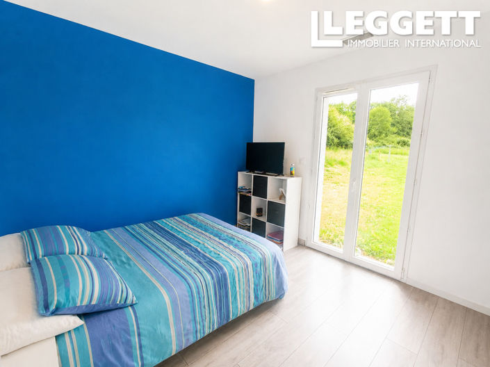 Image No.10-4 Bed House for sale